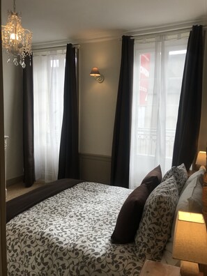 1 chambre, fer et planche à repasser, Wi-Fi, literie fournie