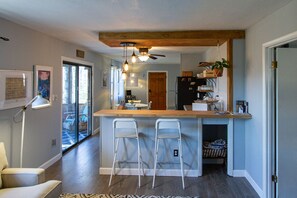 Interior - Mountain Melody is Your basecamp near the Great Smoky Mountain National Park. (Bryson City)