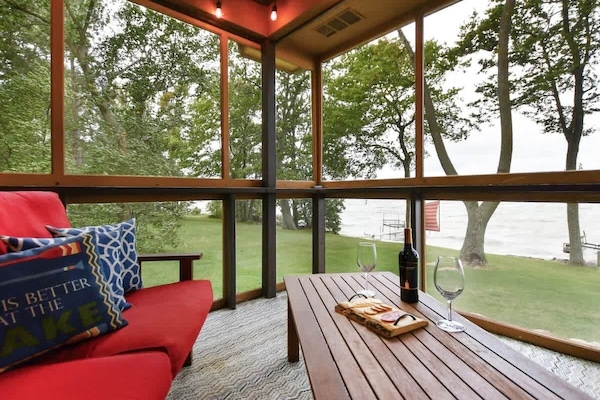 The perfect lakeside getaway for any occasion!