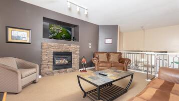 Smart TV, fireplace