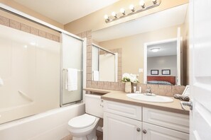 Hair dryer, towels - Paradise Canyon Golf Resort - Luxury Villa 407 (Lethbridge)