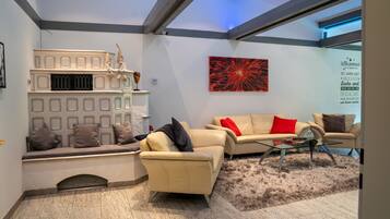 Smart-TV, Kamin, DVD-Player, Tischfußball