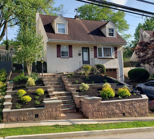 Comfy, Cozy Woodlyn Home/Getaway
Close to Sports, Highways, City + More!
