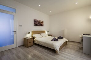 1 chambre, bureau, fer et planche à repasser, Wi-Fi gratuit