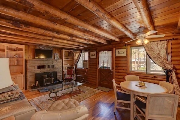 TV connectée, cheminée, lecteur de DVD, vidéothèque