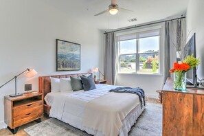 1 bedroom, iron/ironing board, free WiFi, bed sheets - Luxury condo Unit  #207 (Asheville)