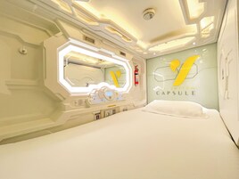 Single Capsule | Free WiFi, bed sheets