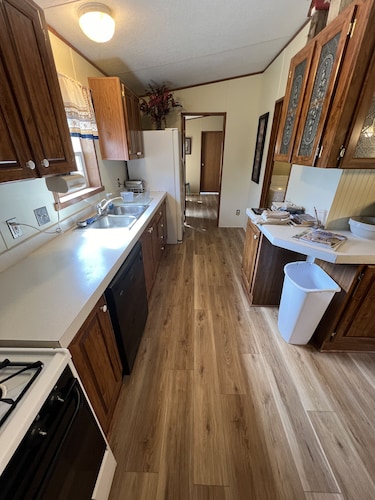 Country living near Kaw Lake; KawCity, OK