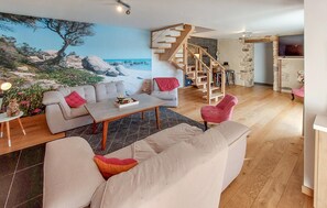 TV, fireplace, DVD player