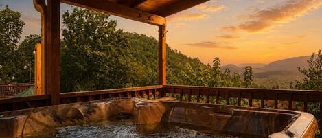 Outdoor spa tub