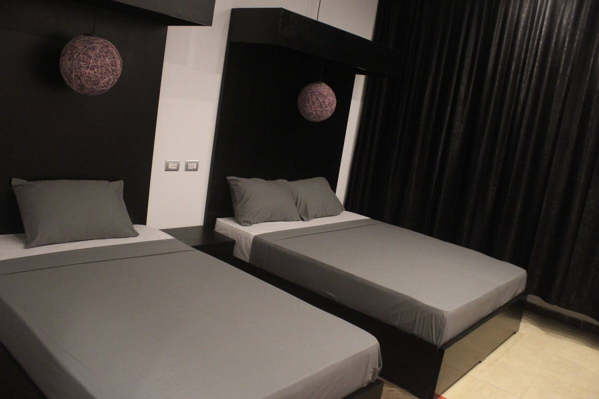 Double Room, Shared Bathroom, City View | Desk, soundproofing, iron/ironing board, free WiFi