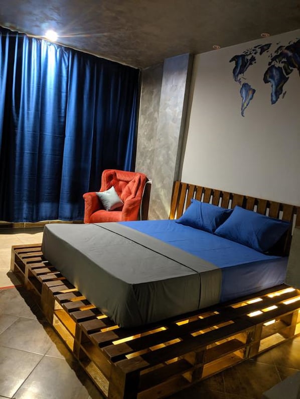 Double Room, Private Bathroom | Desk, soundproofing, iron/ironing board, free WiFi