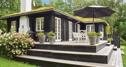 5 bedroom lovely home in Hornbæk