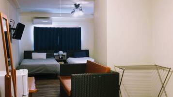 家庭套房 | 起居區 | 平面電視