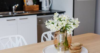 Heart of Highett Apartment by Ready Set Host