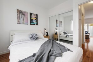 아파트 | 2 개의 침실, 고급 침구, 각각 다른 스타일의 인테리어, 각각 다르게 가구 비치