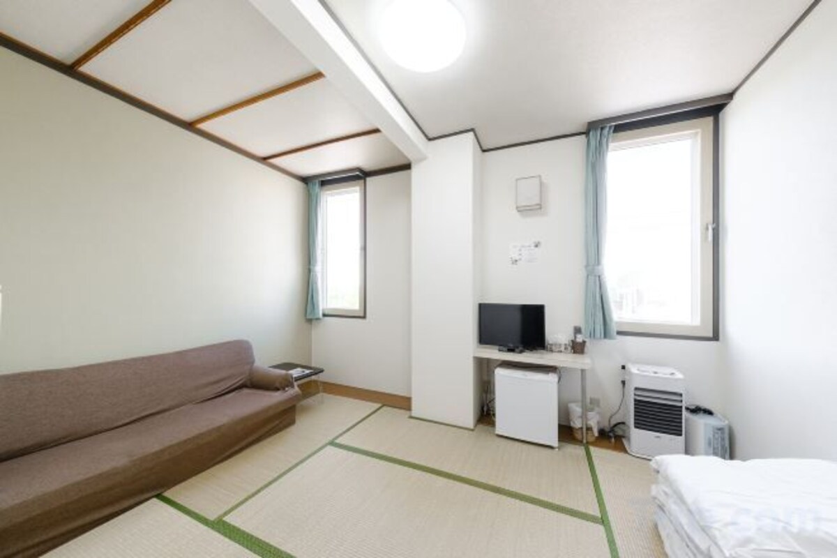 Japanese Room Up To 3 Guests (Non-Smoking)