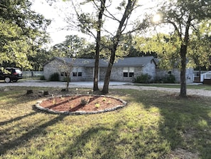 المنطقة المحيطة بالمنشأة