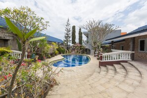 Outdoor pool - Bali Aman Darling House (Canggu)
