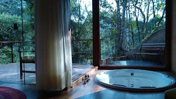 1 غرفة نوم وأغطية فراش متميزة وألحفة محشوة بالريش