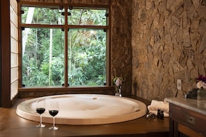 Standard Chalet, 1 Queen Bed | Bathroom | Free toiletries, hair dryer, bathrobes, slippers