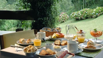 فطور مطهو حسب الطلب مجانًا يوميًا