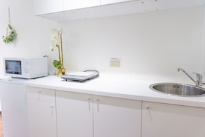 Standard Quadruple Room (15) | Desk, blackout curtains, free WiFi, bed sheets - Sleep Inn B&B (Taipei)