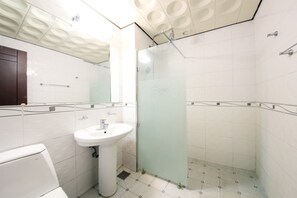 Free toiletries, hair dryer, towels, soap - Bellagio Motel (Suncheon)