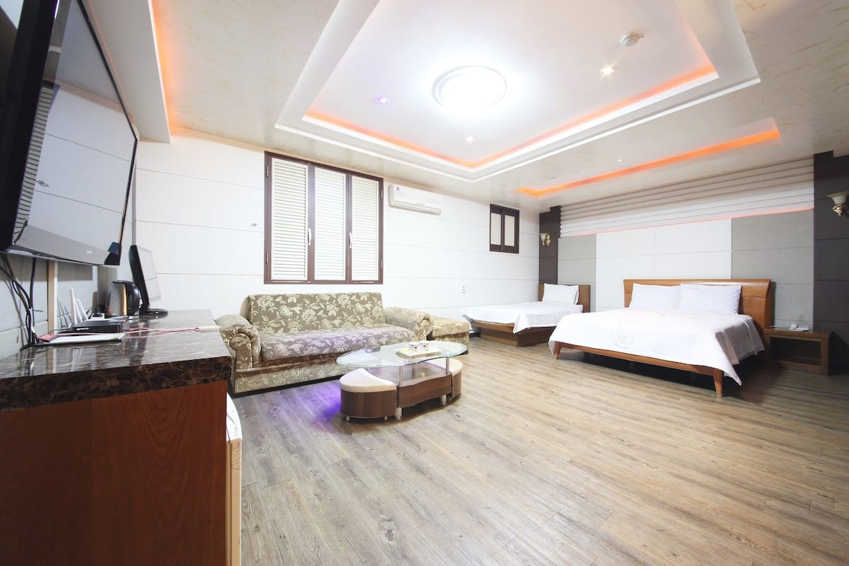Superior Room | WiFi (free), bed sheets