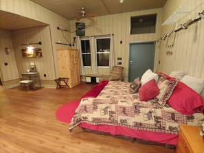 3 bedrooms, desk, iron/ironing board, free WiFi