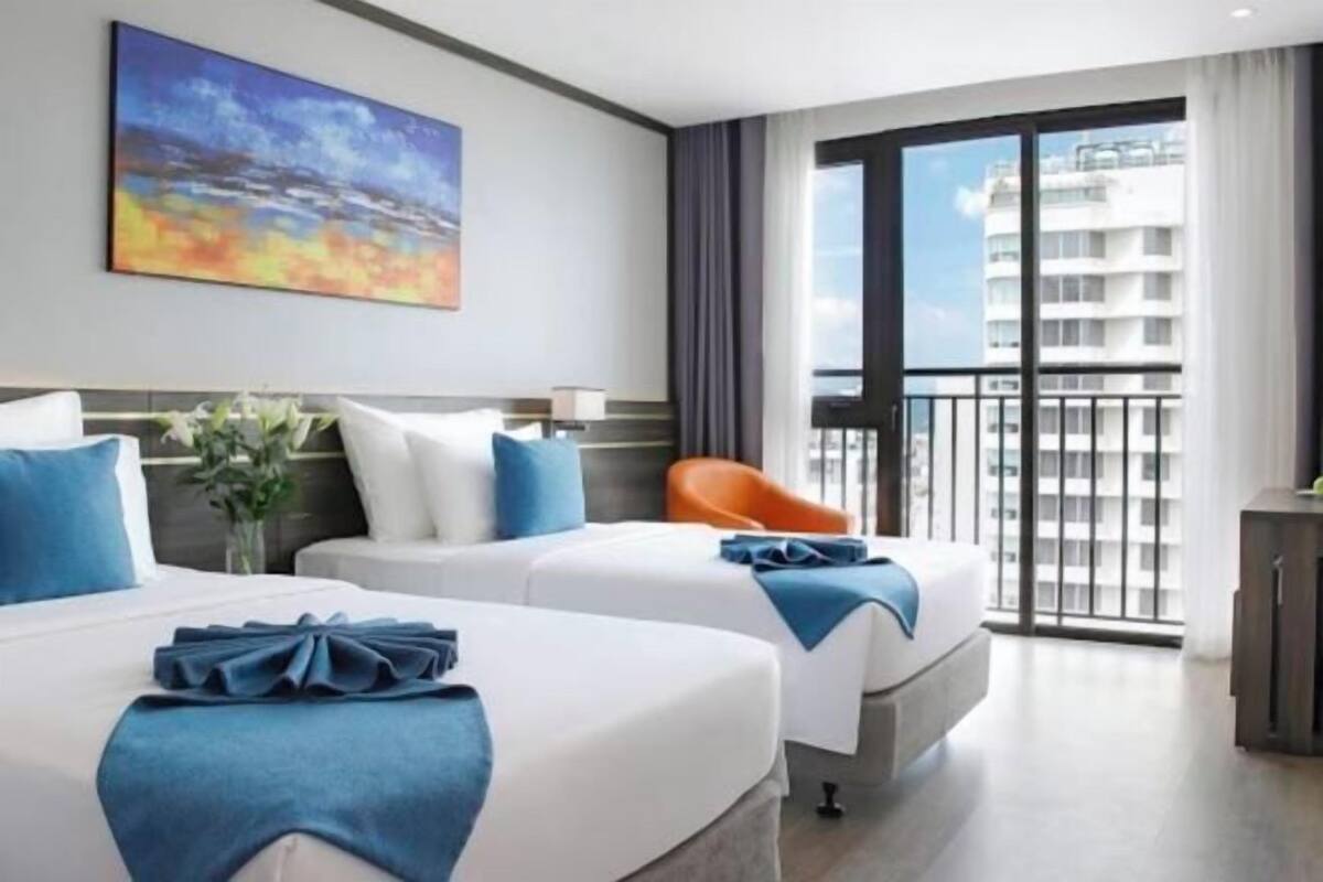 1 bedroom, premium bedding, minibar, in-room safe