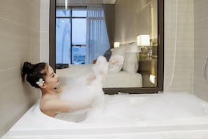 Senior Deluxe, Partial Sea View | Bathroom