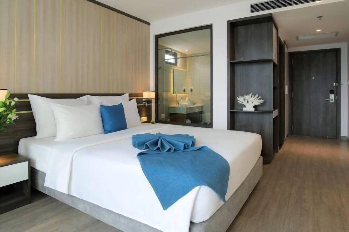 Premium bedding, minibar, in-room safe, desk