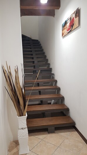 Phòng Deluxe | Bộ đồ giường cao cấp, chăn bông, nệm Tempur-Pedic 