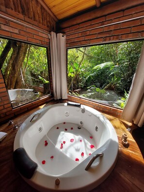 Deluxe Cabin | Bathroom