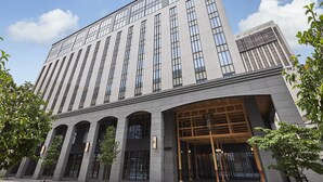 A modern hotel with a large entrance, multiple floors, and a prominent sign. - Asakusa View Hotel Annex Rokku (Tokyo)