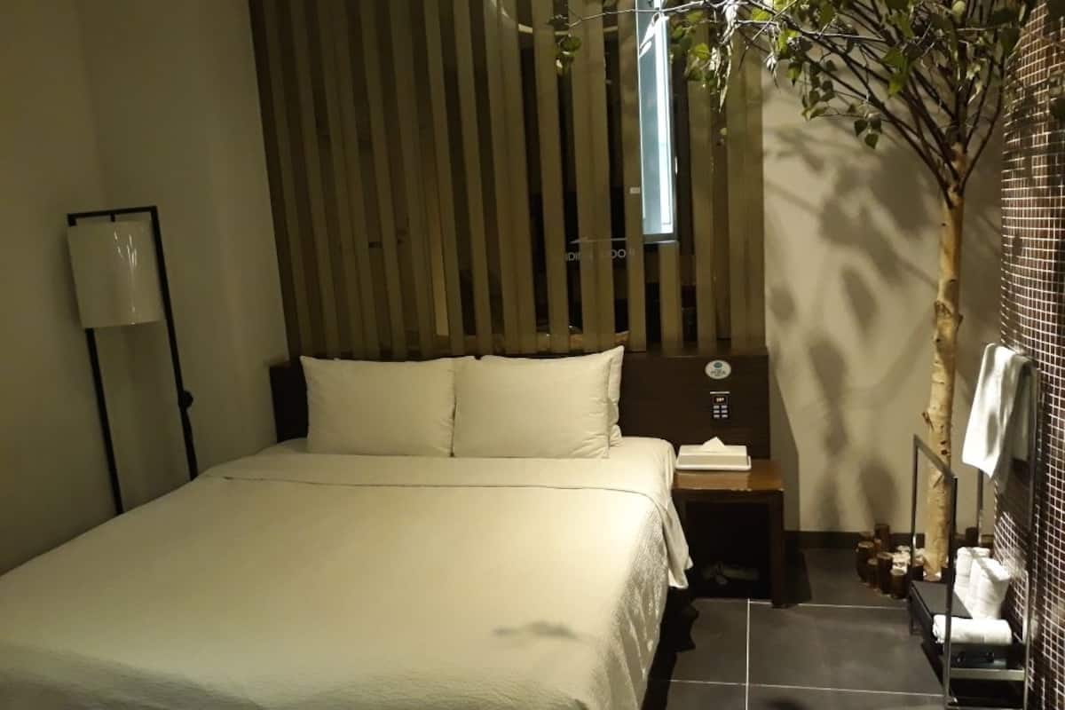 Desk, blackout curtains, free WiFi, bed sheets
