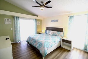 4 室のベッドルーム、デスク、アイロン / アイロン台、WiFi (無料)