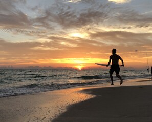 Beach nearby, sun loungers, beach towels - PRIVATE HEATED POOL! 150 Steps to Beach! No property management fees!  (Holmes Beach)