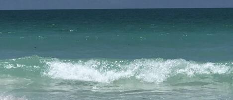Tæt på stranden, liggestole, badehåndklæder