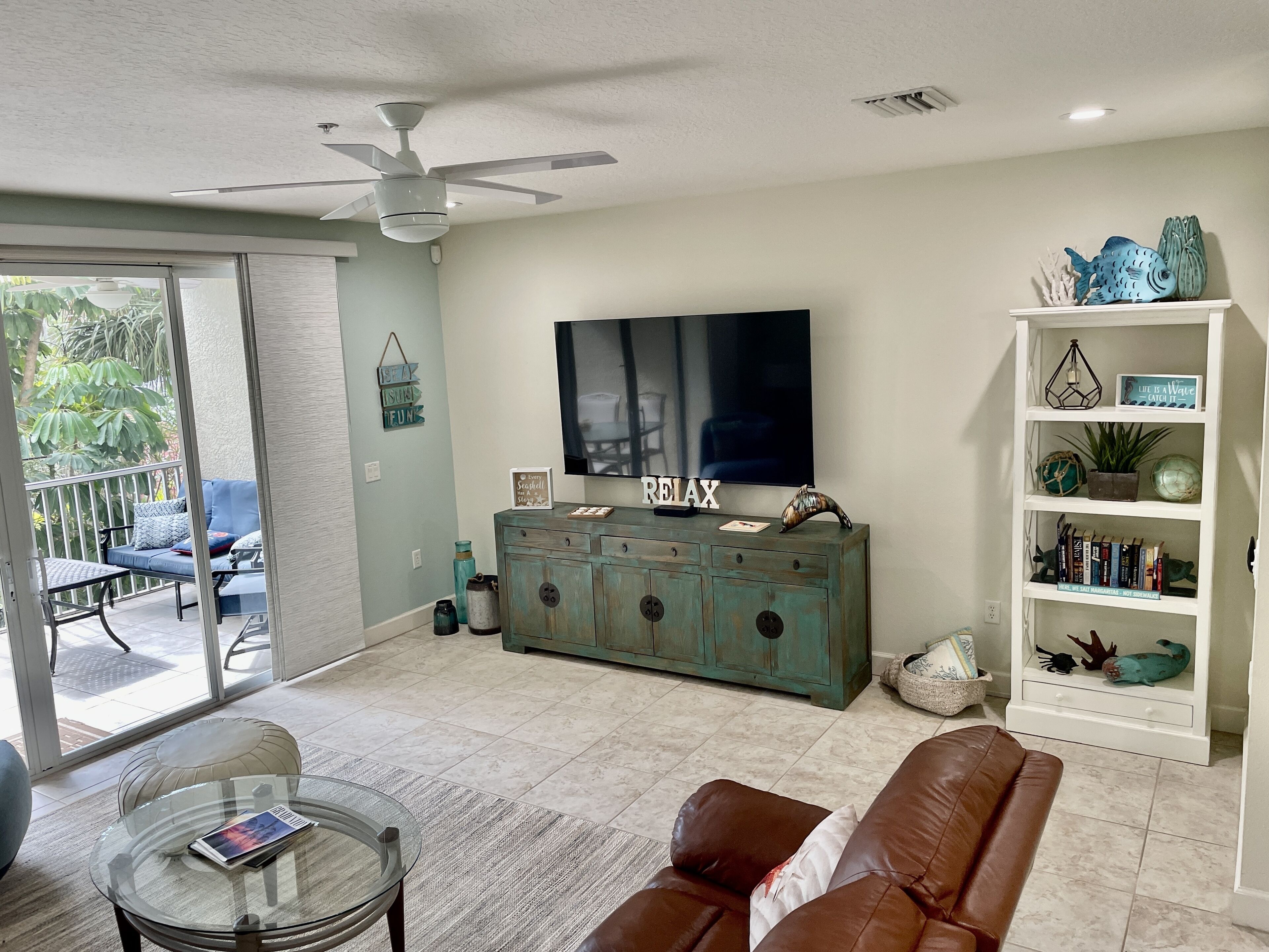Amplio Condominio De 3 Habitaciones, 2 1/2 Baños, A Pasos De La Playa. 2 Piscinas Y Jacuzzi! - Bradenton Beach, FL