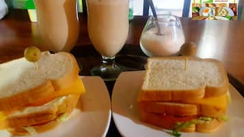 Petit déjeuner continental compris tous les jours
