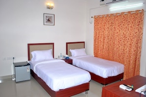 Individually furnished, laptop workspace, rollaway beds, free WiFi