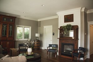 Interior - The Respite Boutique Hotel, Mockingbird B - Queen Suite (Paducah)
