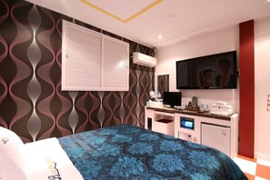 Kamar Double Standar, Boleh Merokok | Didekorasi berbeda-beda dan dilengkapi dengan perabotan berbeda-beda