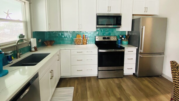Private kitchen - Reel’em Inn - a Waterfront Home on the Canal (Aransas Pass)