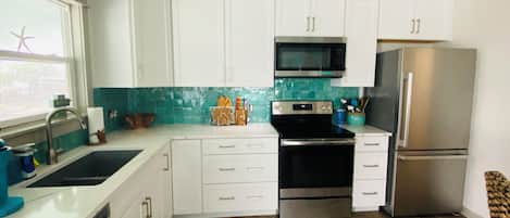 Coffee/tea maker, fridge, microwave, oven