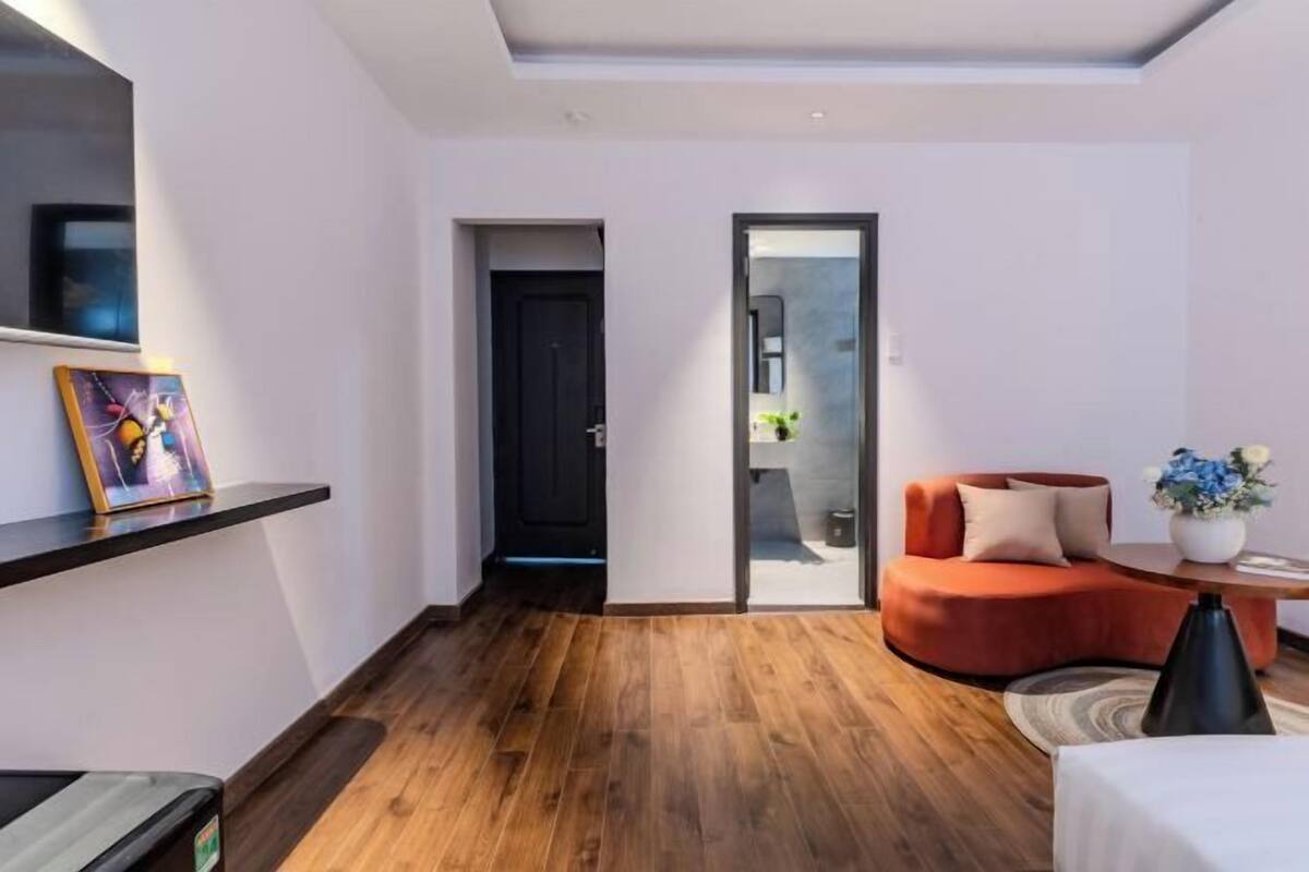Minibar, két bảo mật tại phòng, bàn, màn/rèm cản sáng