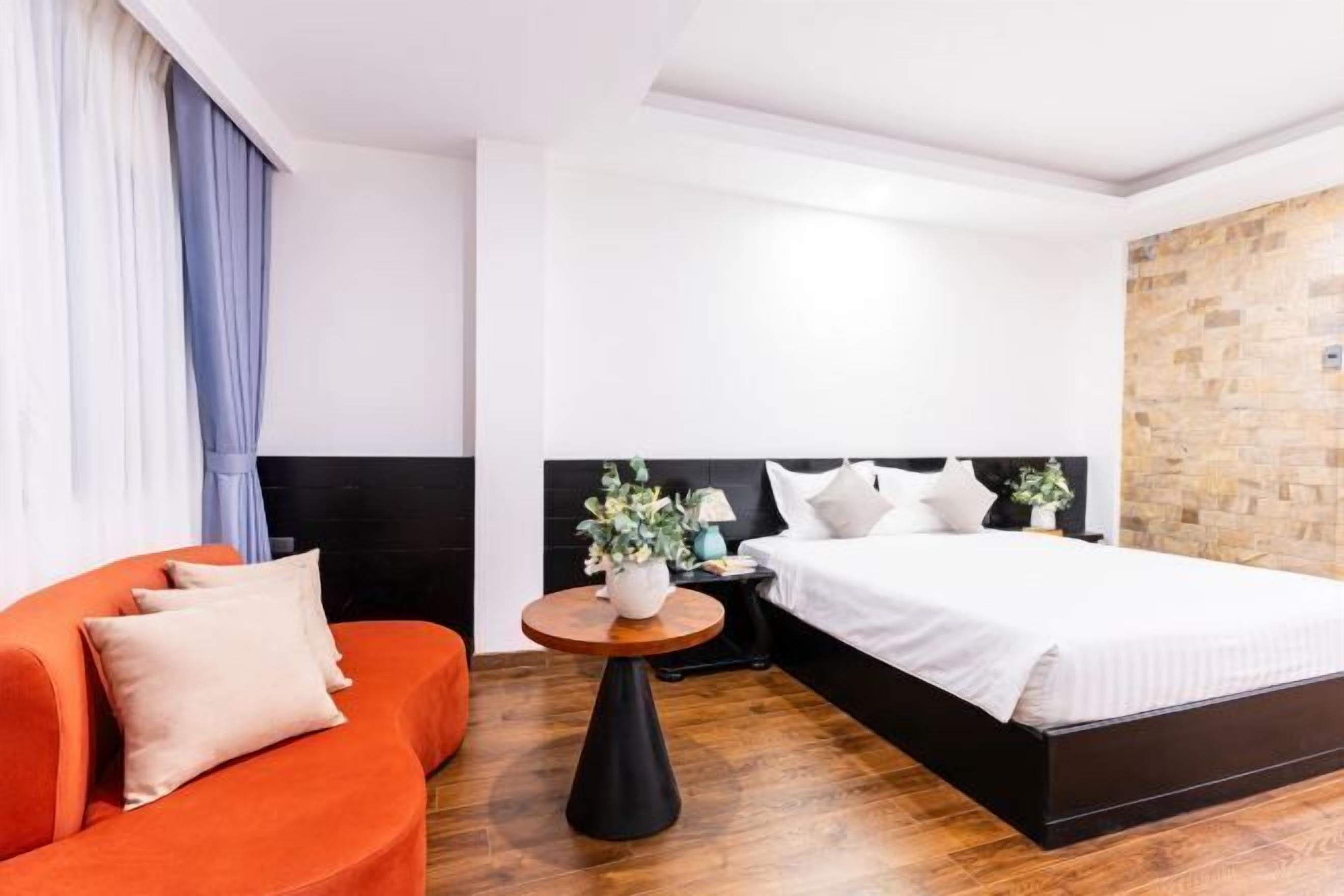 Minibar, in-room safe, individually decorated, desk