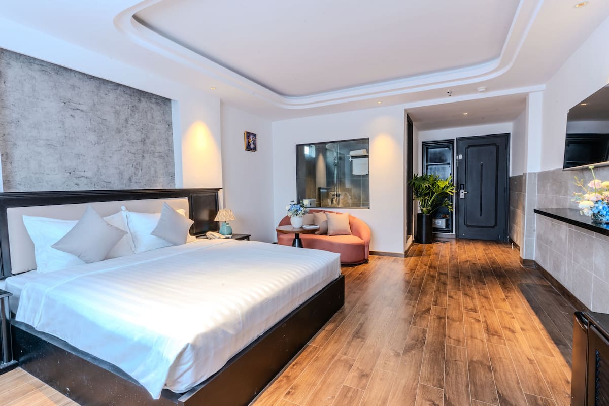 SUITE LUXURY | 1 bedroom, minibar, in-room safe, individually decorated